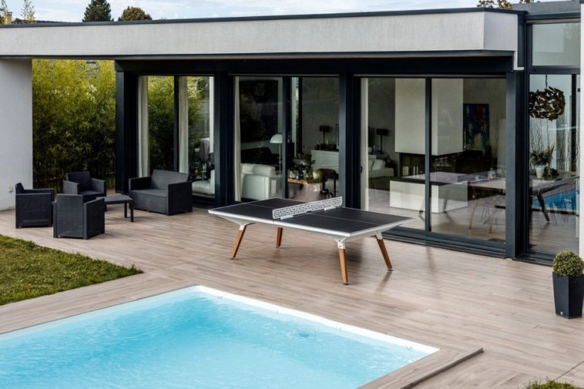 CORNILLEAU: Lifestyle Outdoor, bílý rám / černý povrch hladký