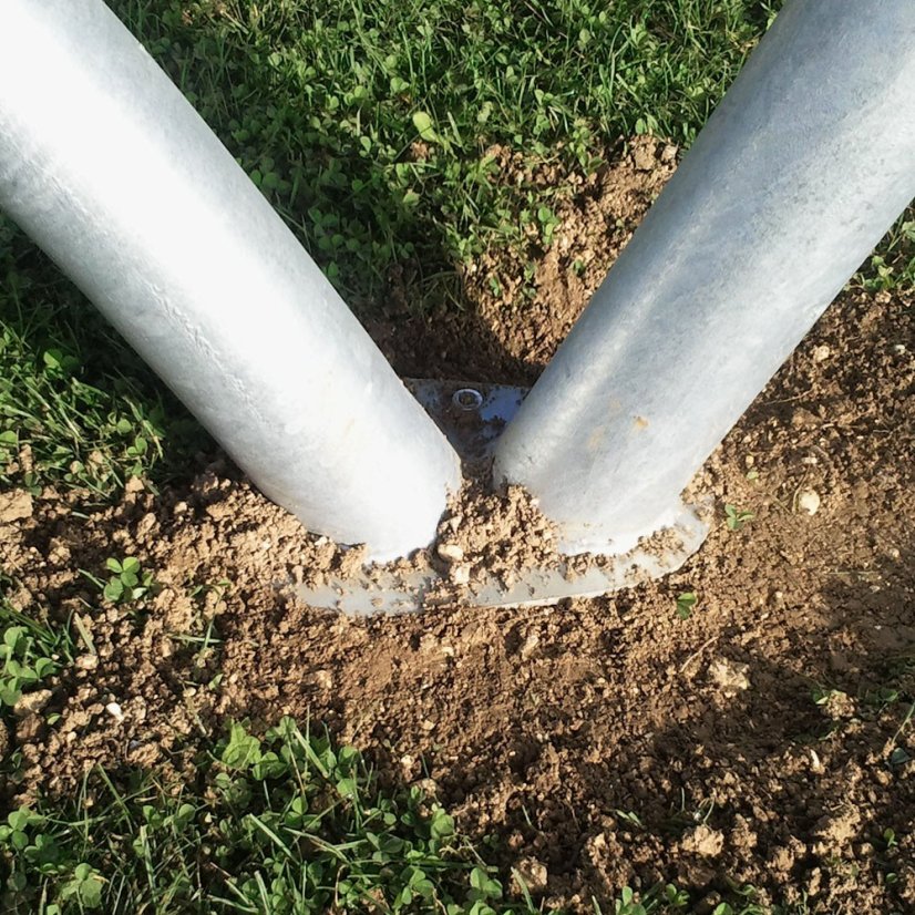 Nohy pro zapuštění do země CORNILLEAU pro stůl PRO PARK