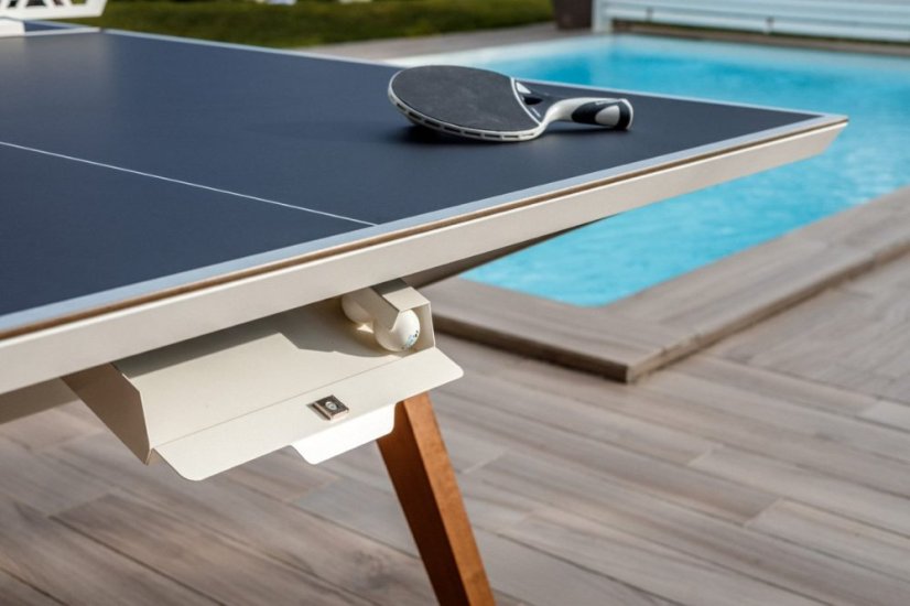 CORNILLEAU: Lifestyle Outdoor, bílý rám / černý povrch hladký