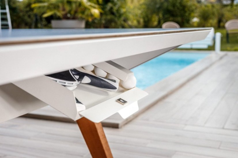 CORNILLEAU: Lifestyle Outdoor, bílý rám / černý povrch hladký