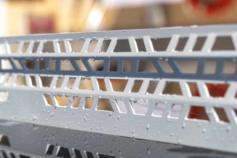 CORNILLEAU: Lifestyle Outdoor, bílý rám / černý povrch hladký