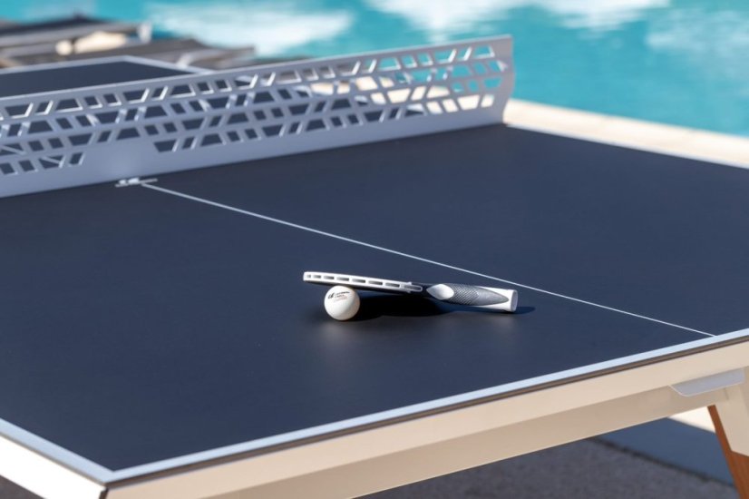 CORNILLEAU: Lifestyle Outdoor, bílý rám / černý povrch hladký